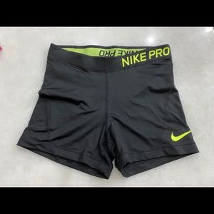 Women’s Nike Pro shorts size Small